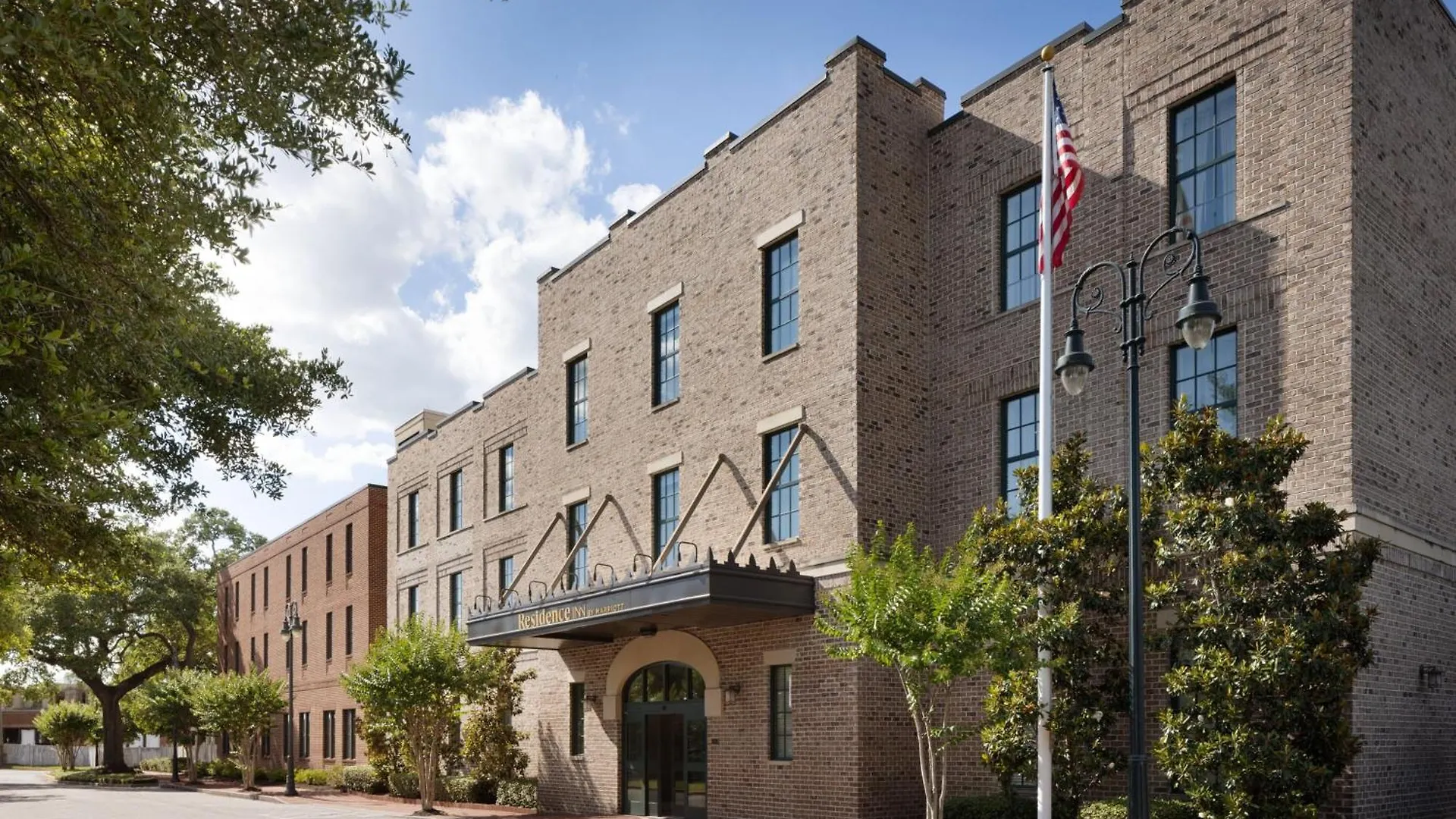 Residence Inn Savannah Downtown Historic District 3*,